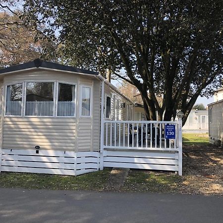 Mudeford Beach Lodge Экстерьер фото