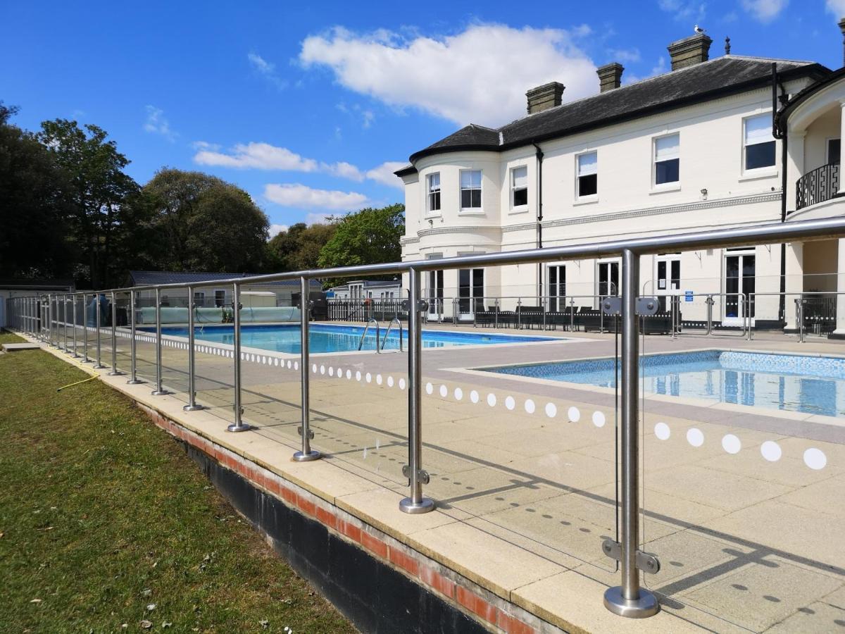 Mudeford Beach Lodge Экстерьер фото