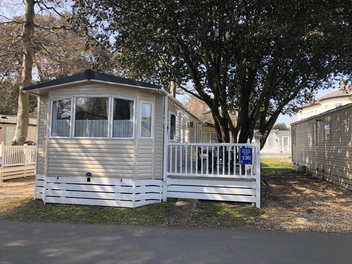 Mudeford Beach Lodge Экстерьер фото