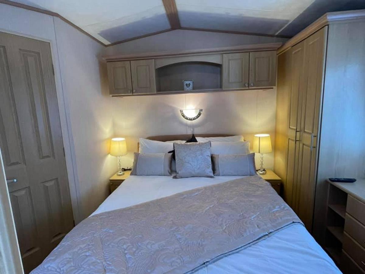 Mudeford Beach Lodge Экстерьер фото