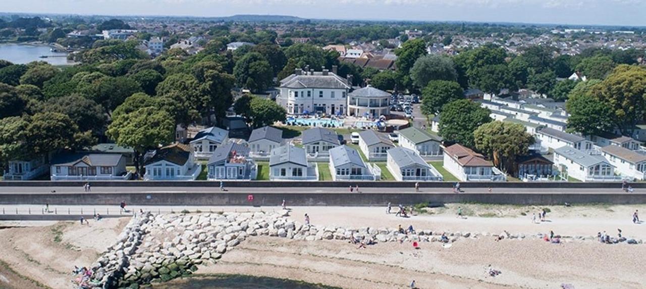 Mudeford Beach Lodge Экстерьер фото