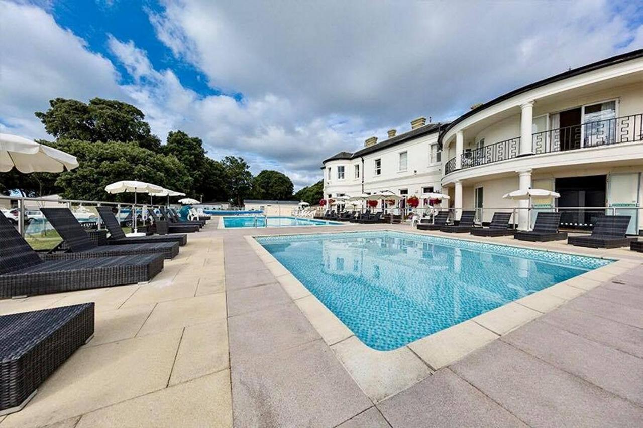 Mudeford Beach Lodge Экстерьер фото
