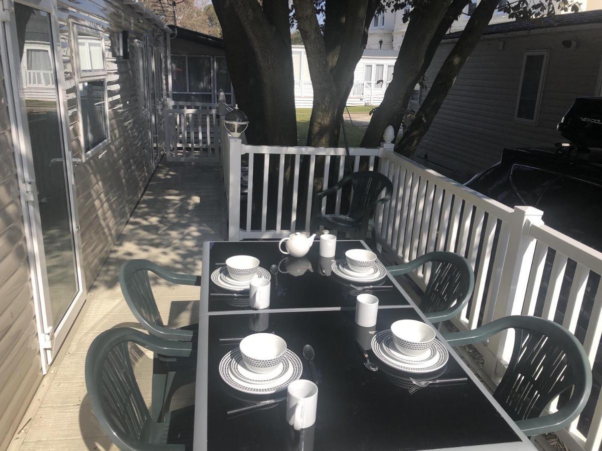 Mudeford Beach Lodge Экстерьер фото