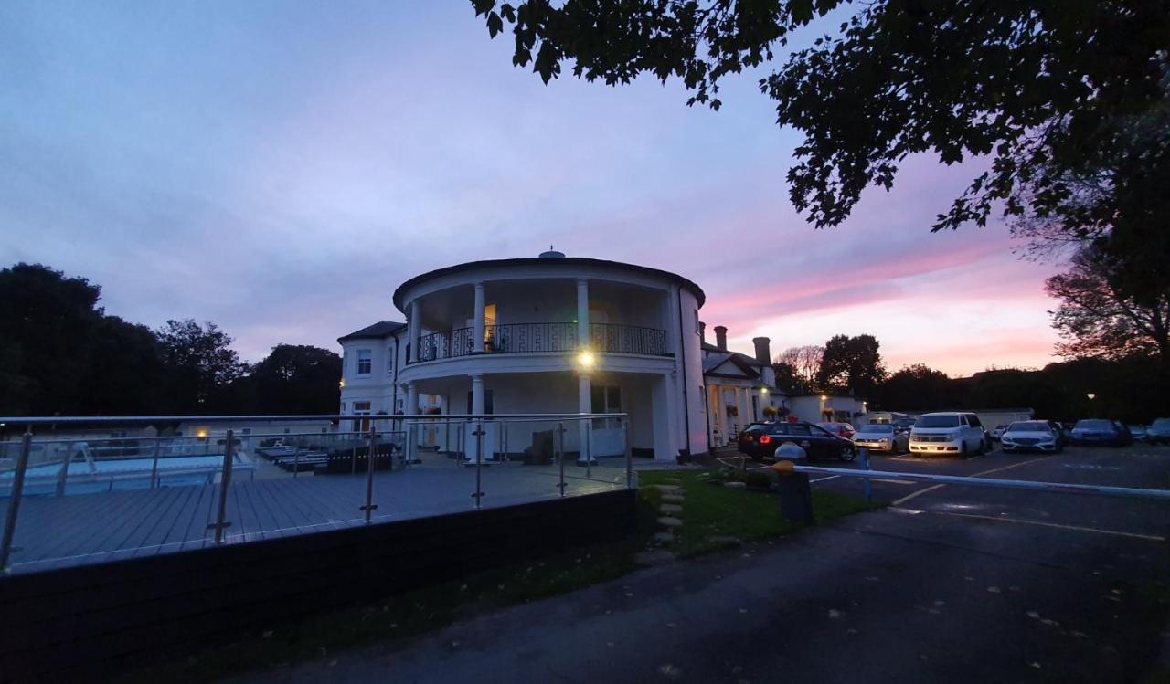Mudeford Beach Lodge Экстерьер фото