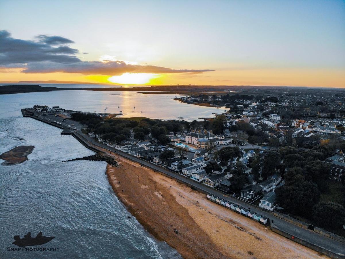 Mudeford Beach Lodge Экстерьер фото