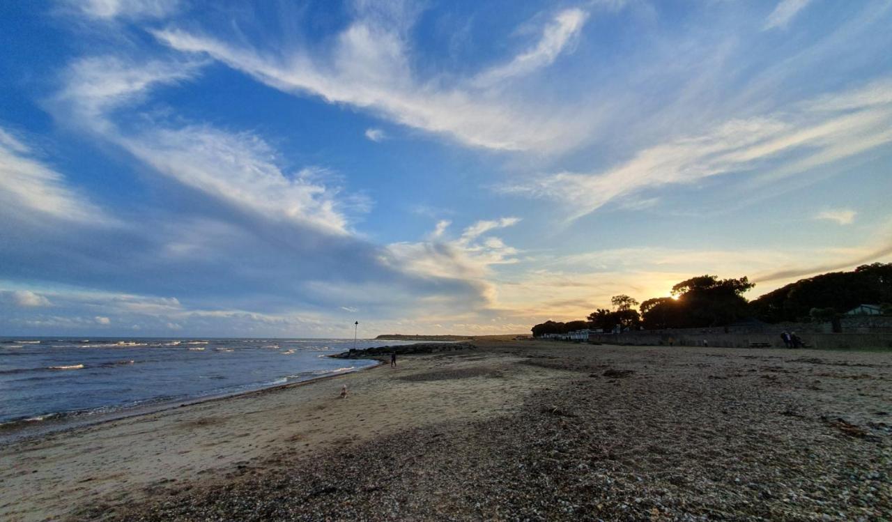 Mudeford Beach Lodge Экстерьер фото