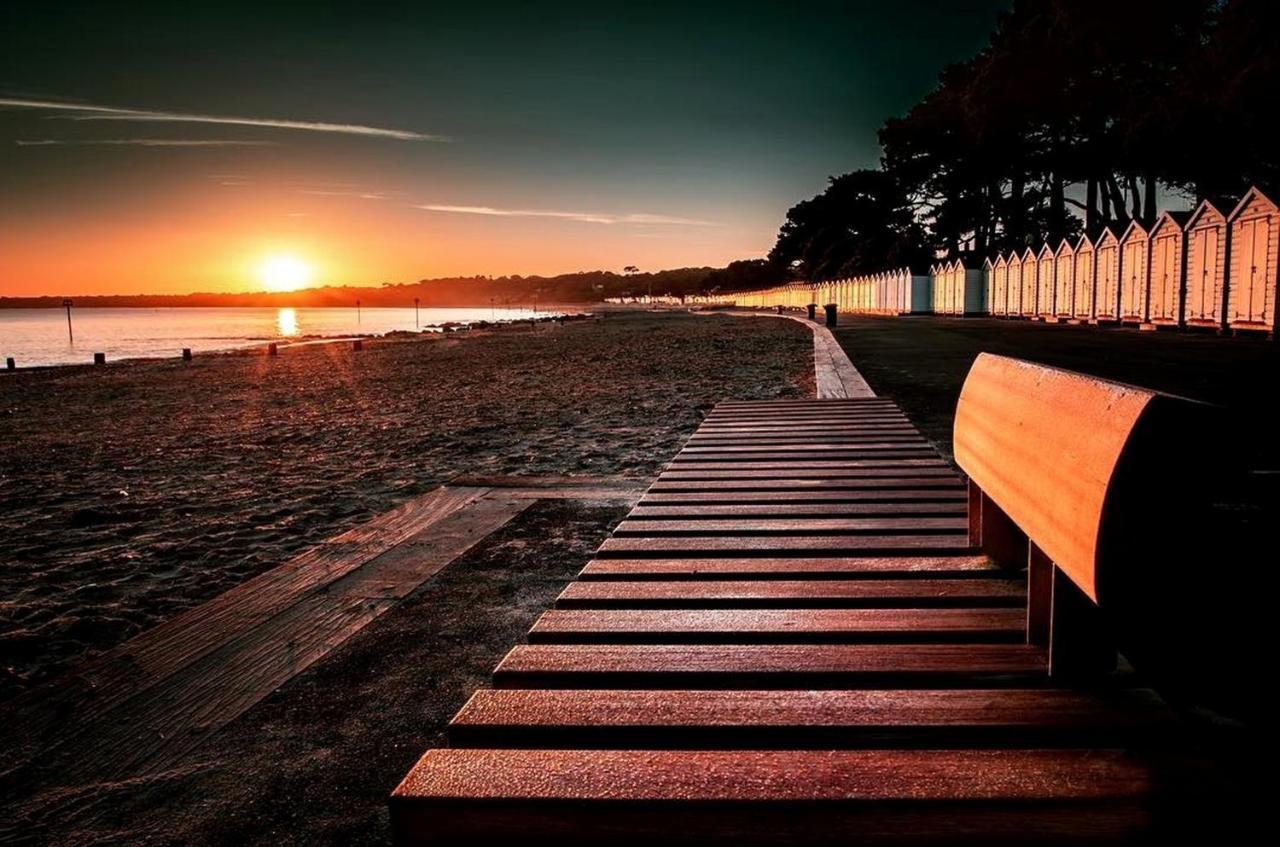 Mudeford Beach Lodge Экстерьер фото